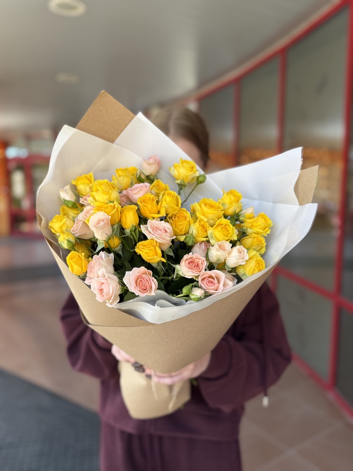 Букет кустовых роз