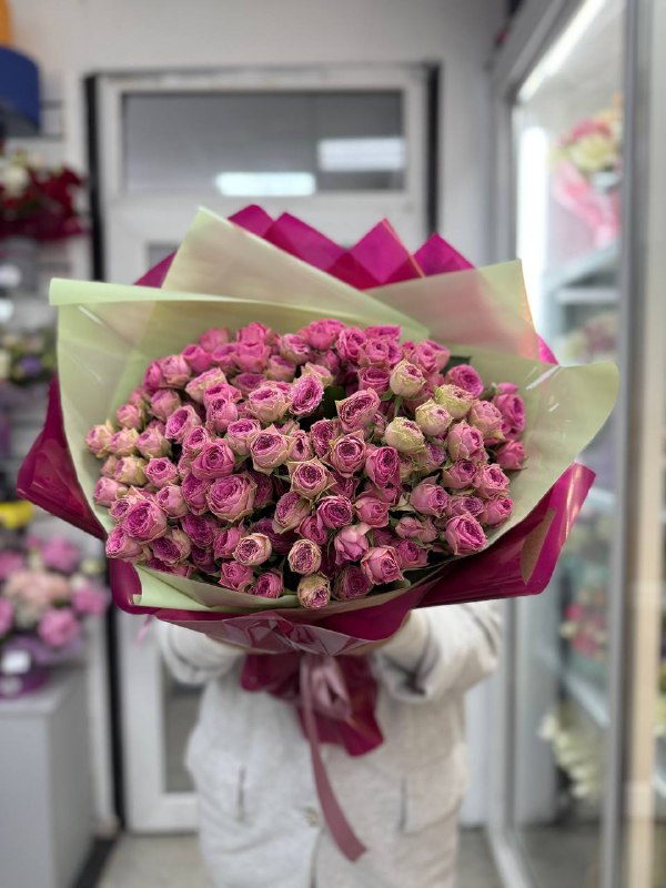 Букет кустовых пионовидных  роз