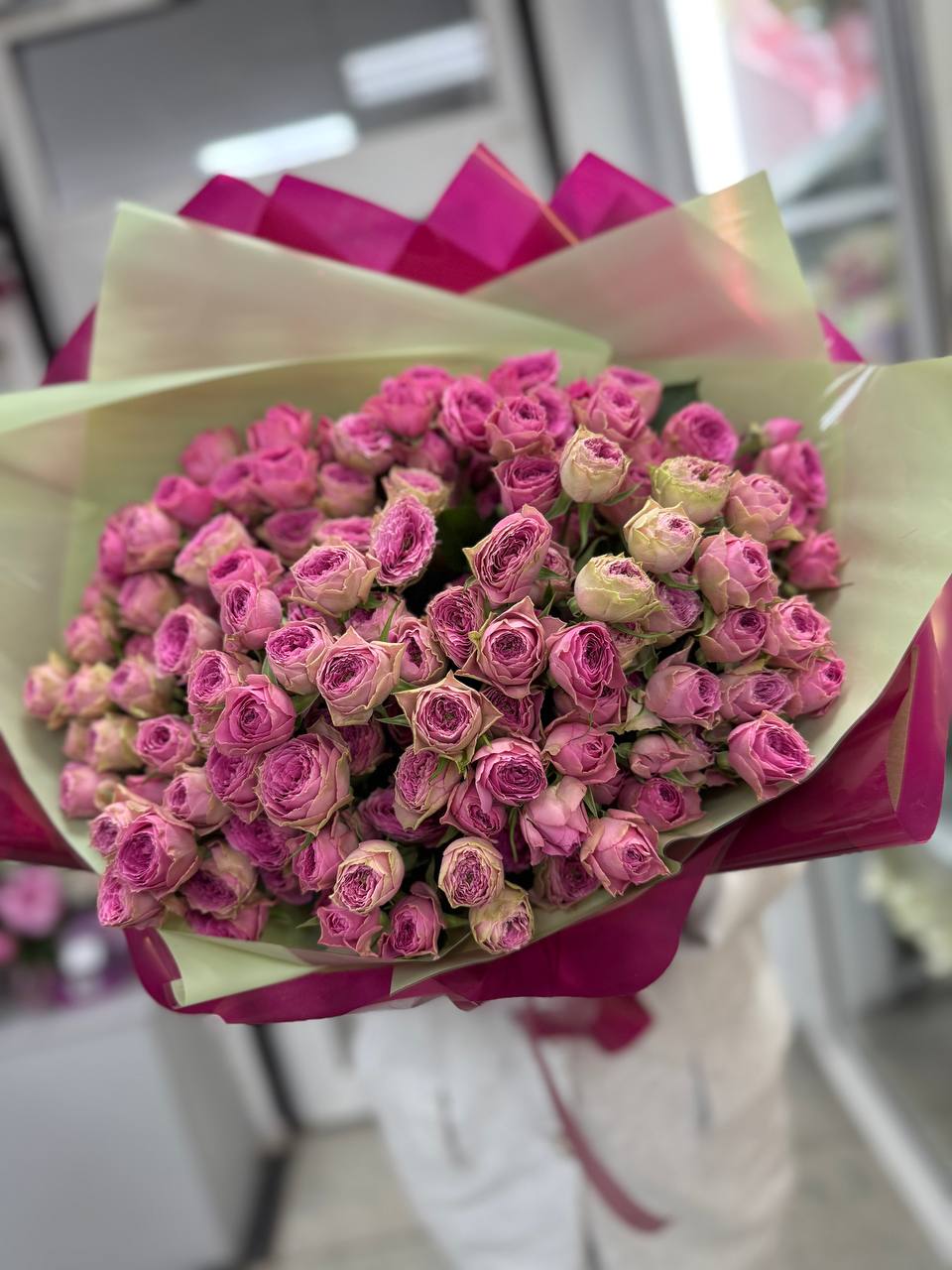 Букет кустовых пионовидных  роз