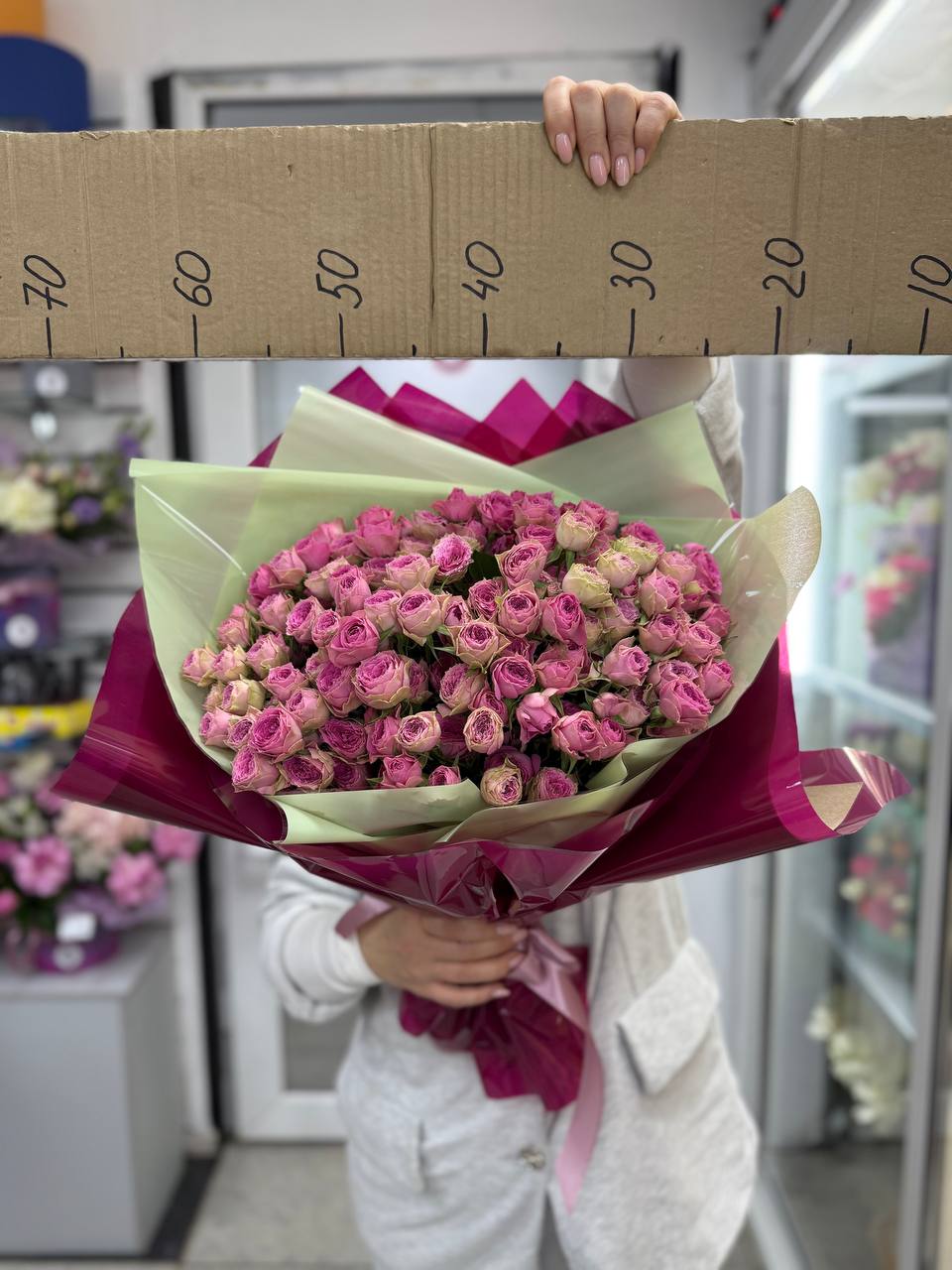 Букет кустовых пионовидных  роз