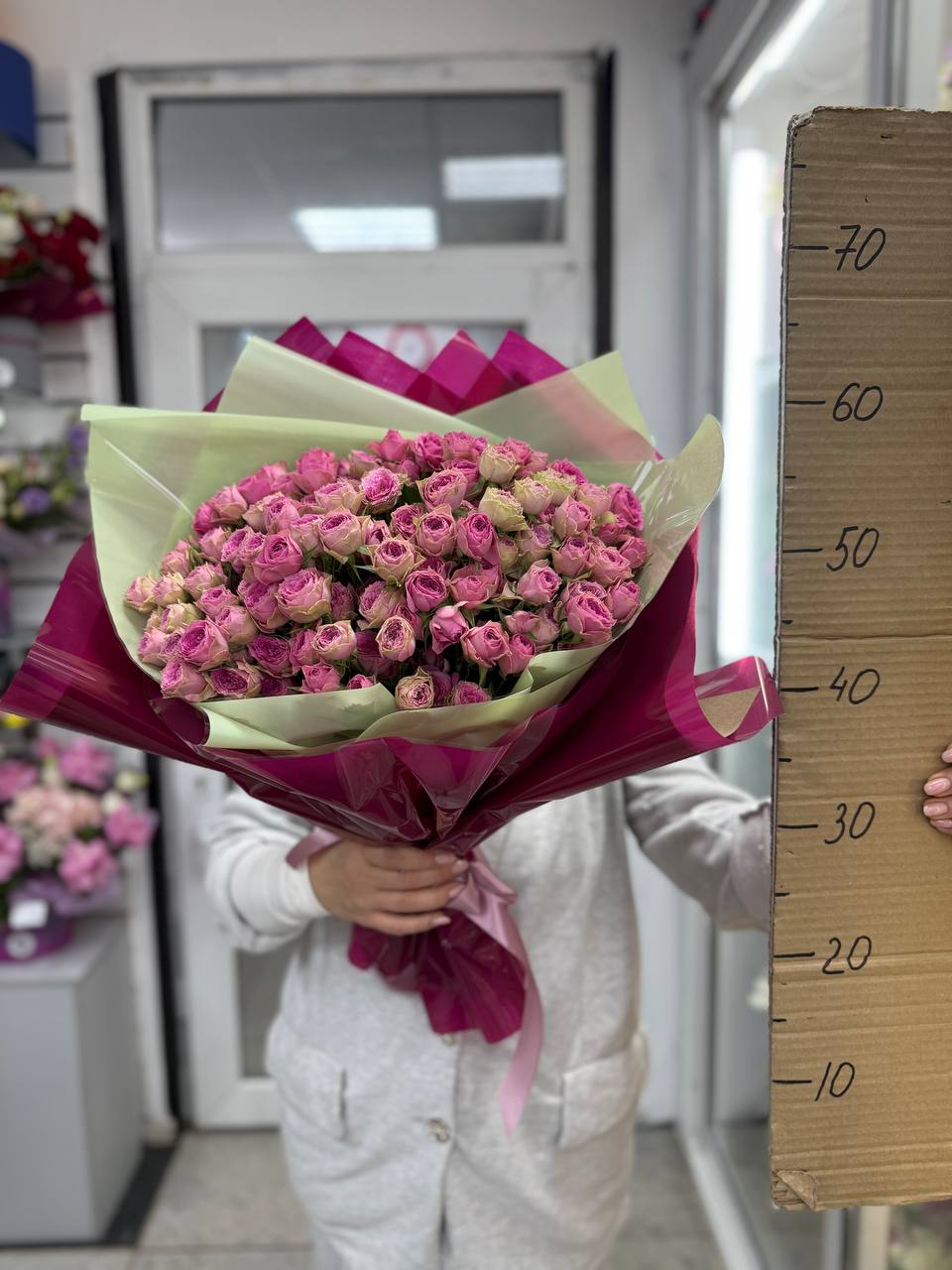 Букет кустовых пионовидных  роз