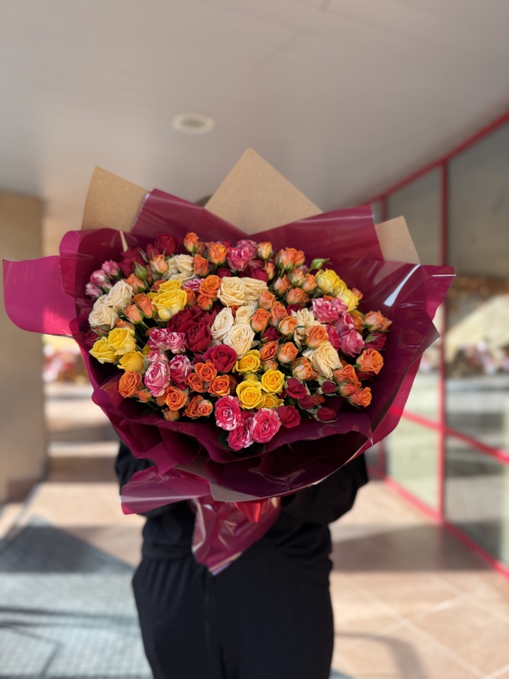 Букет кустовых роз