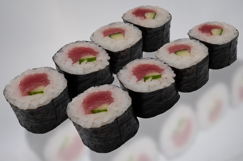 Маки тунец огурец