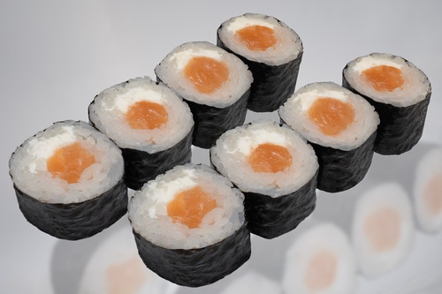 Маки сливочный лосось