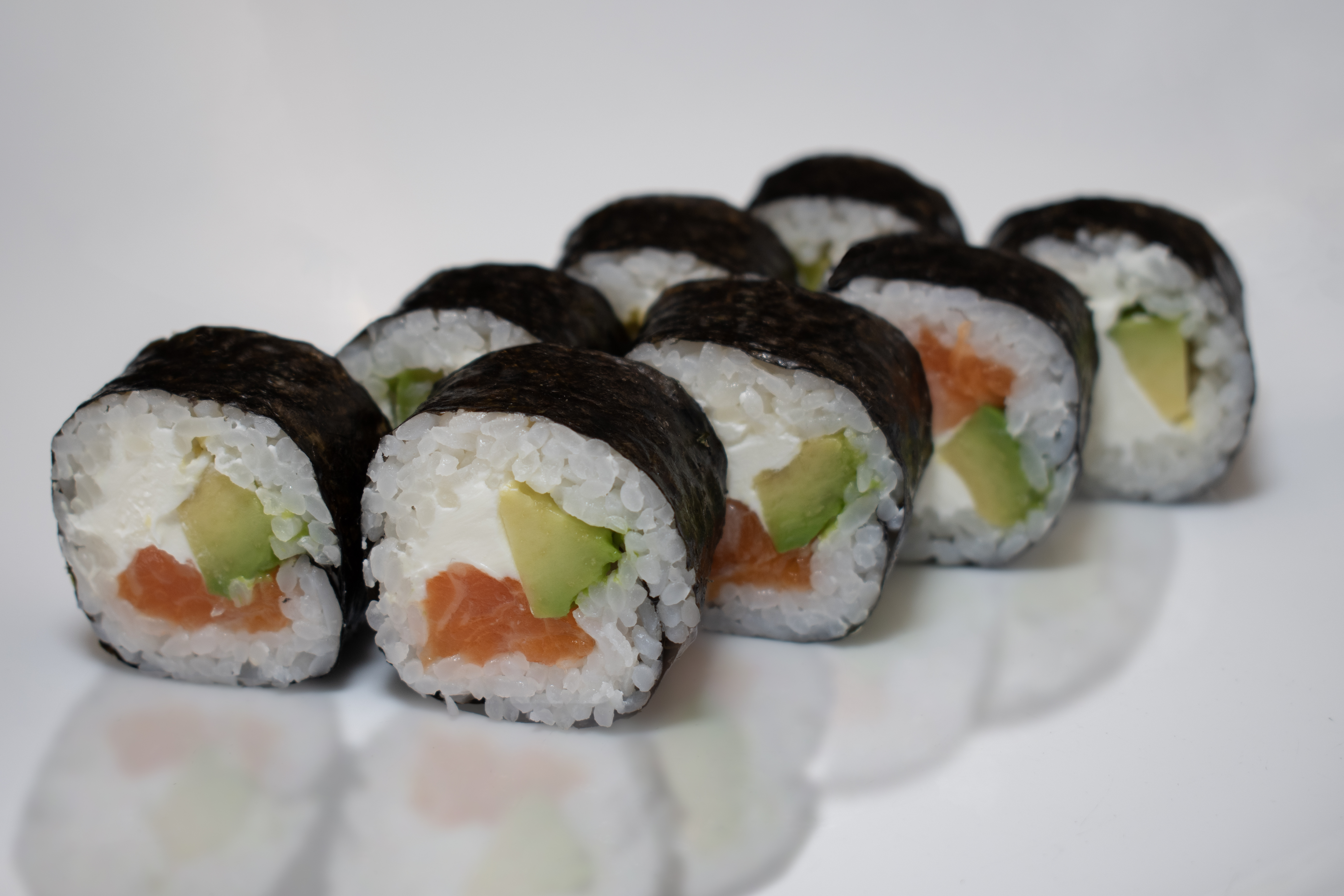 Ролл с лососем