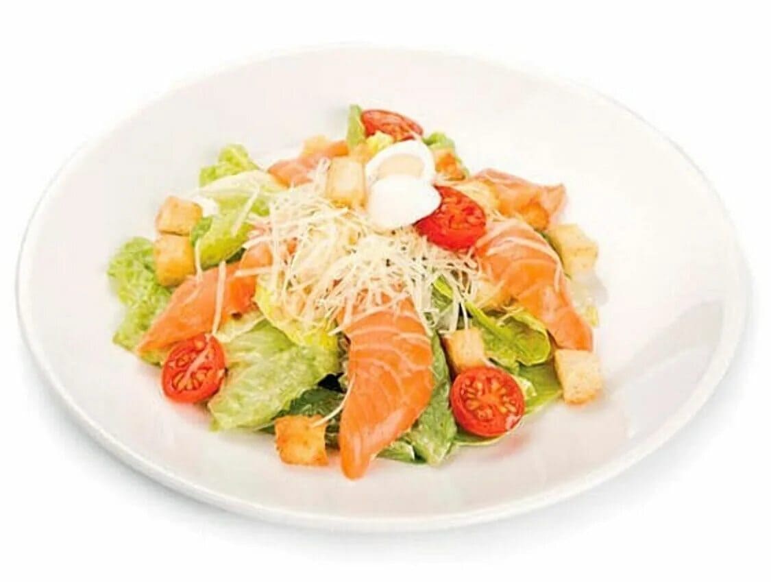 Цезарь с копченым лососем