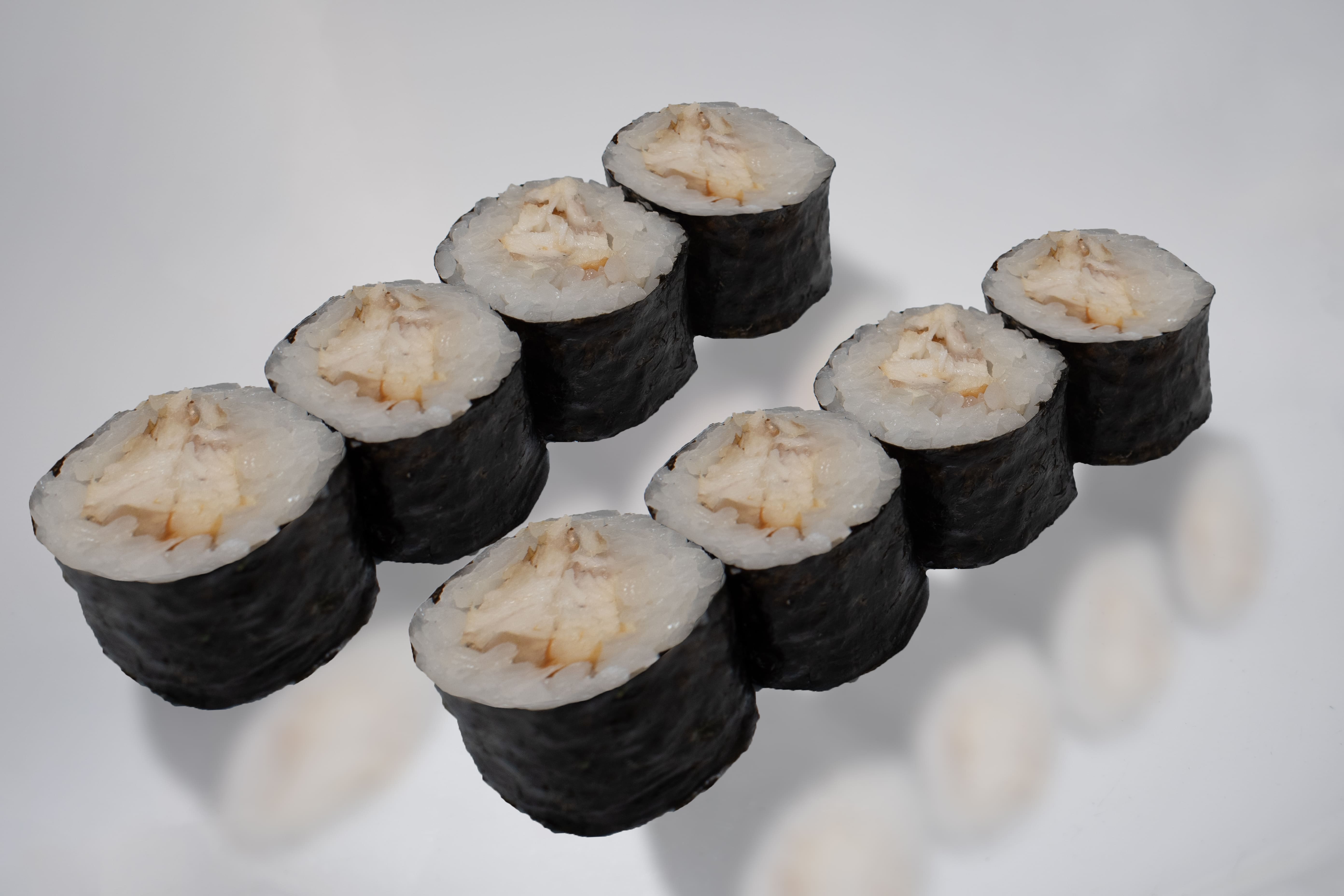 Маки с угрем