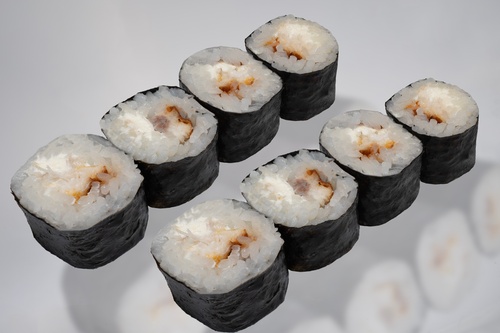 Маки сливочный угорь