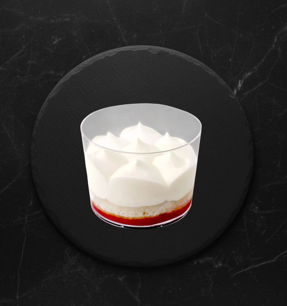 Пирожное в креманке Клубника со сливками Кристоф 90гр