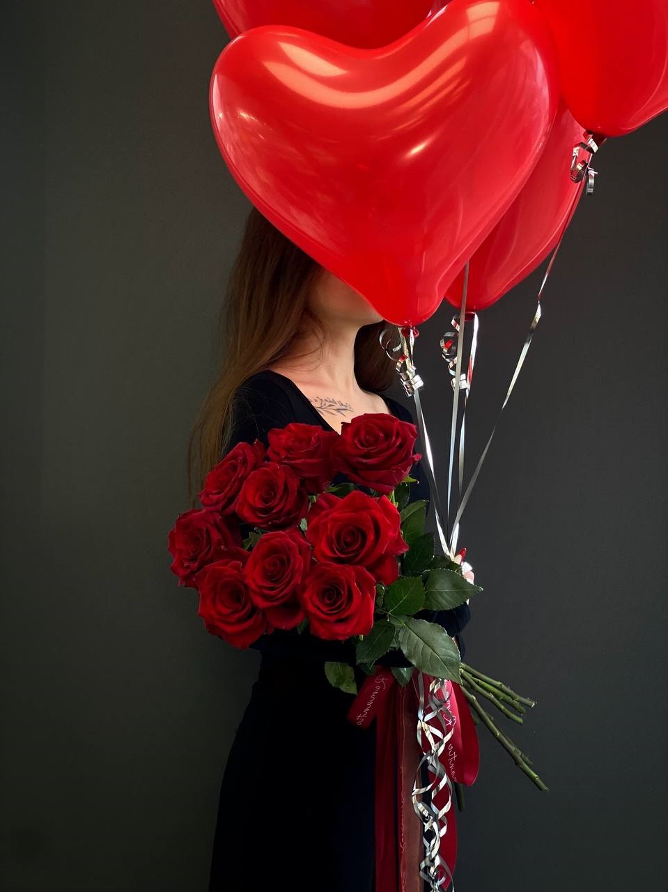 Комбо из 9 роз и 5 шаров