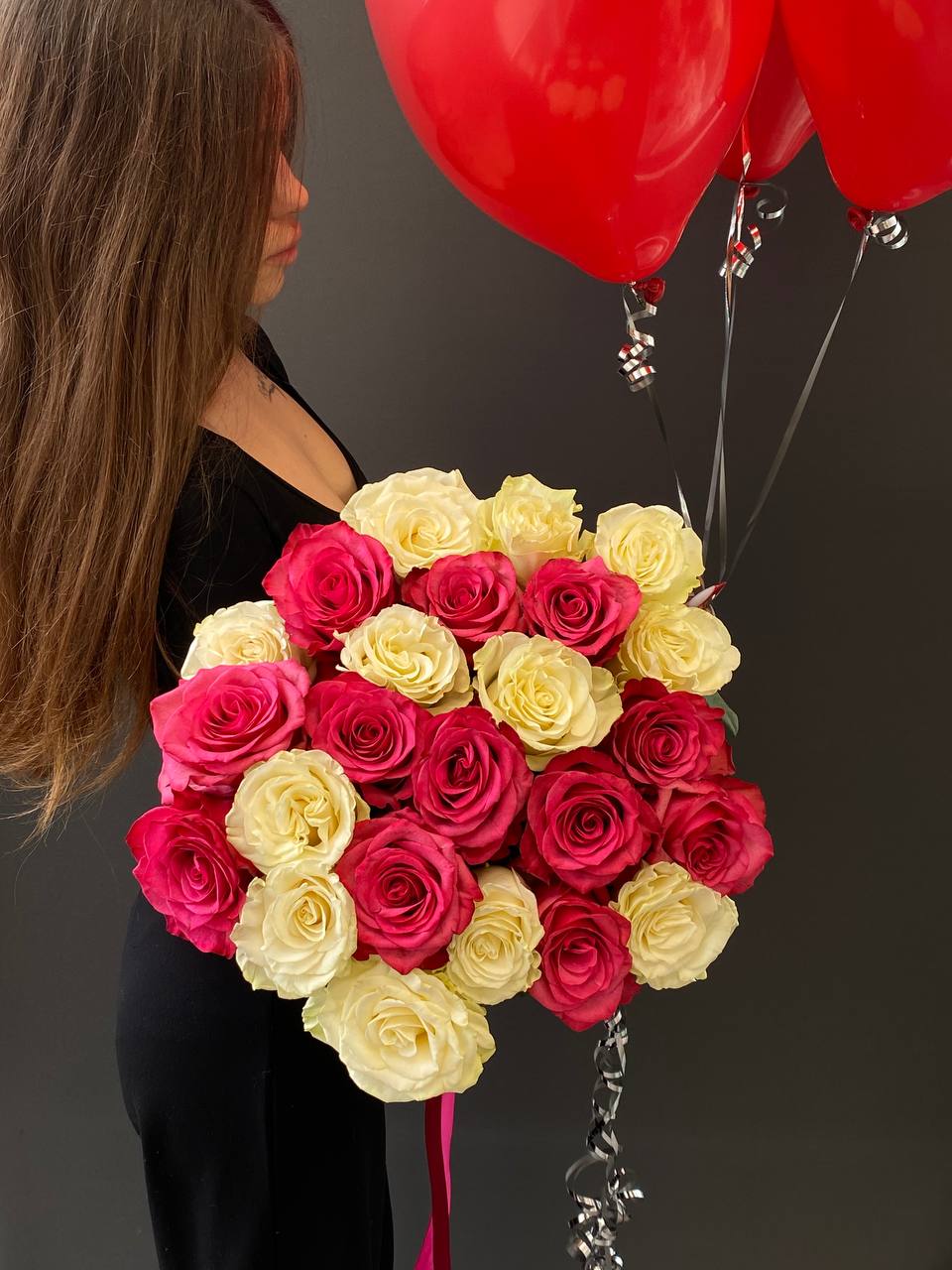 Комбо из 23 роз и 5 шаров