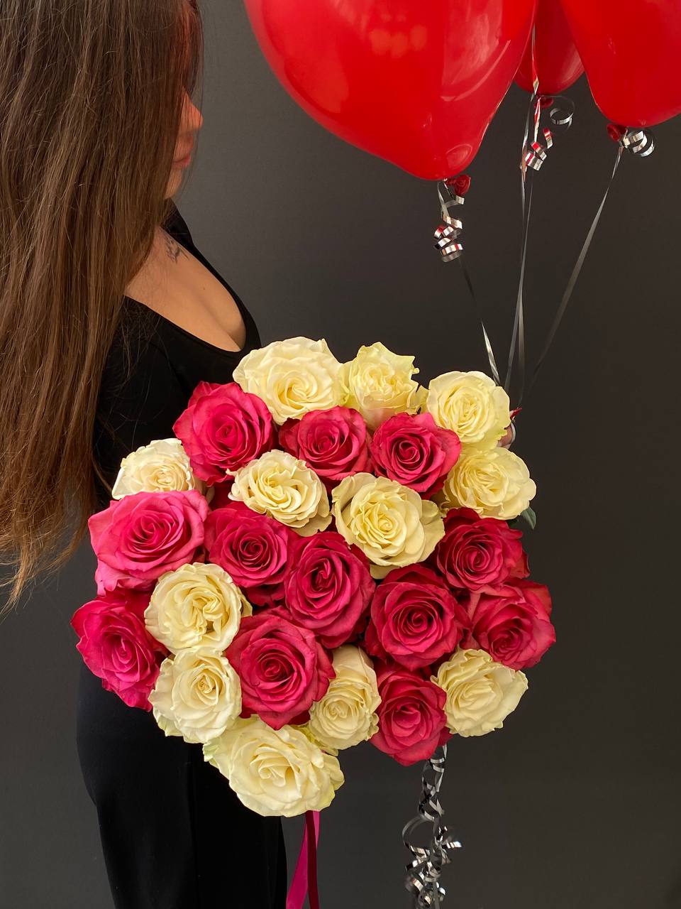 Комбо из 23 роз и 5 шаров