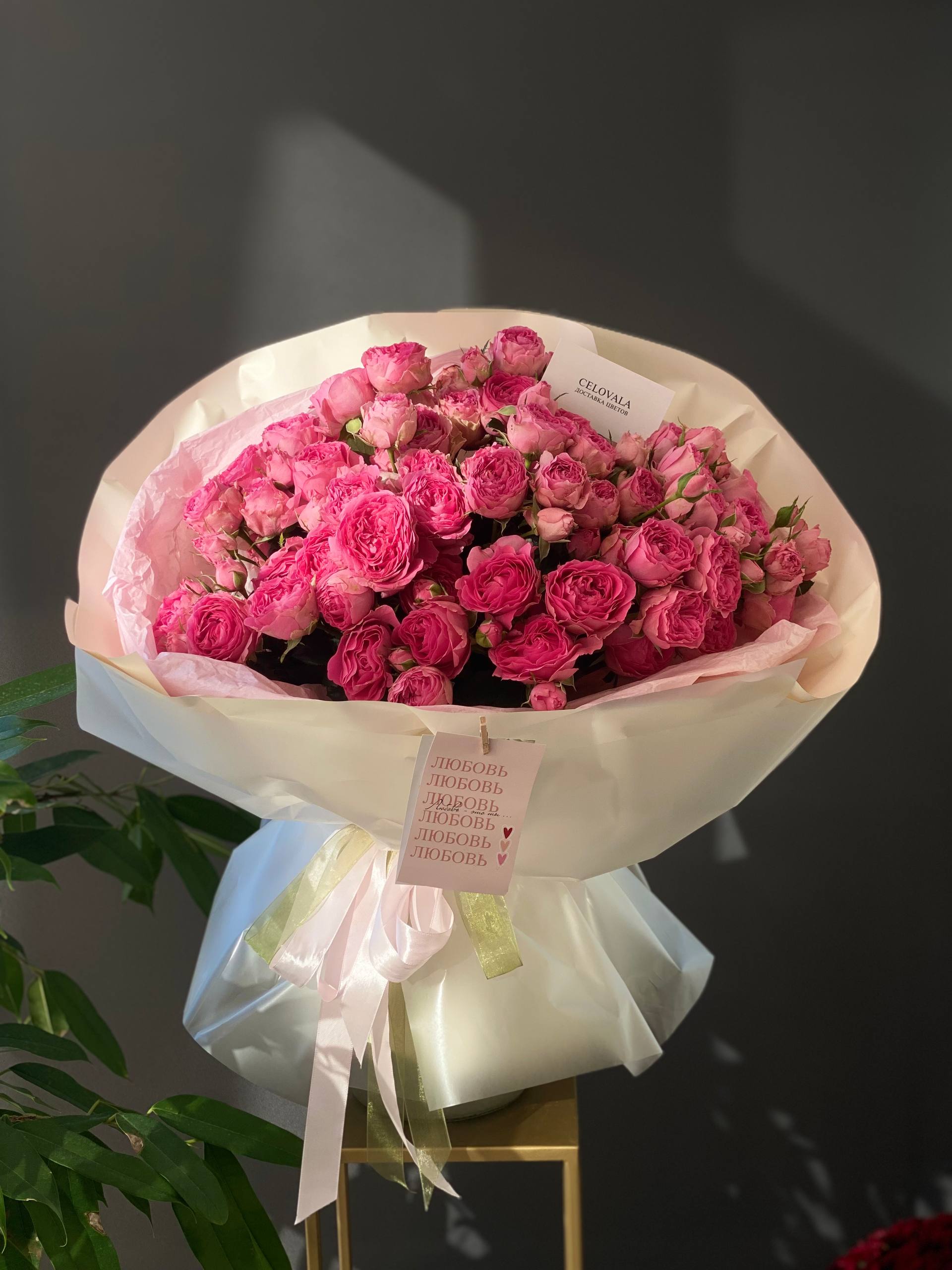 Монобукет из пионовидной кустовой розы