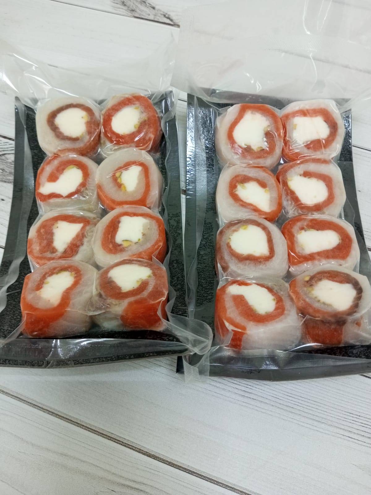 Рулетики из малосольного палтуса и нерки с творожным сыром и фисташками