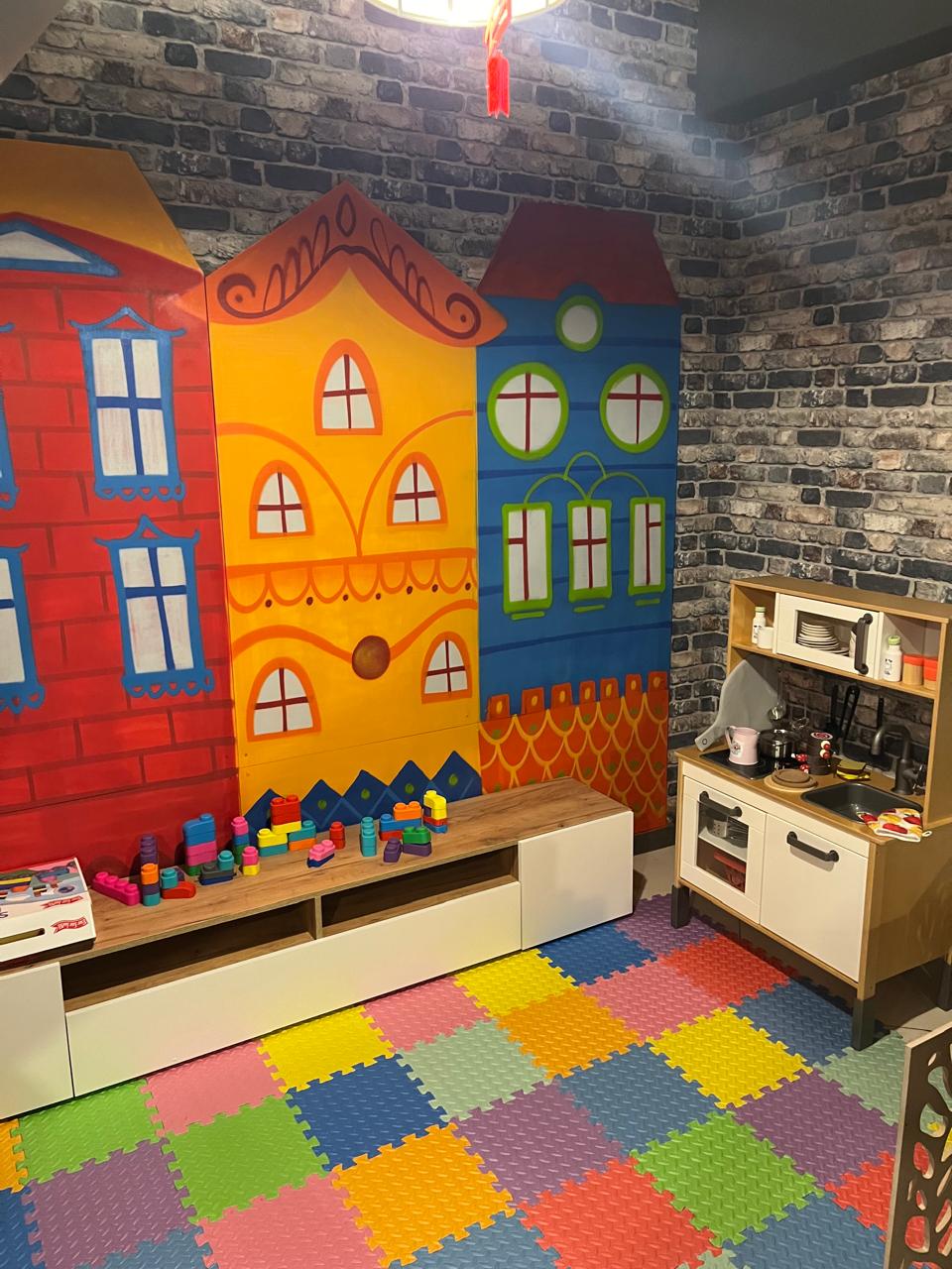 Детский уголок в кафе на Алма Атинской