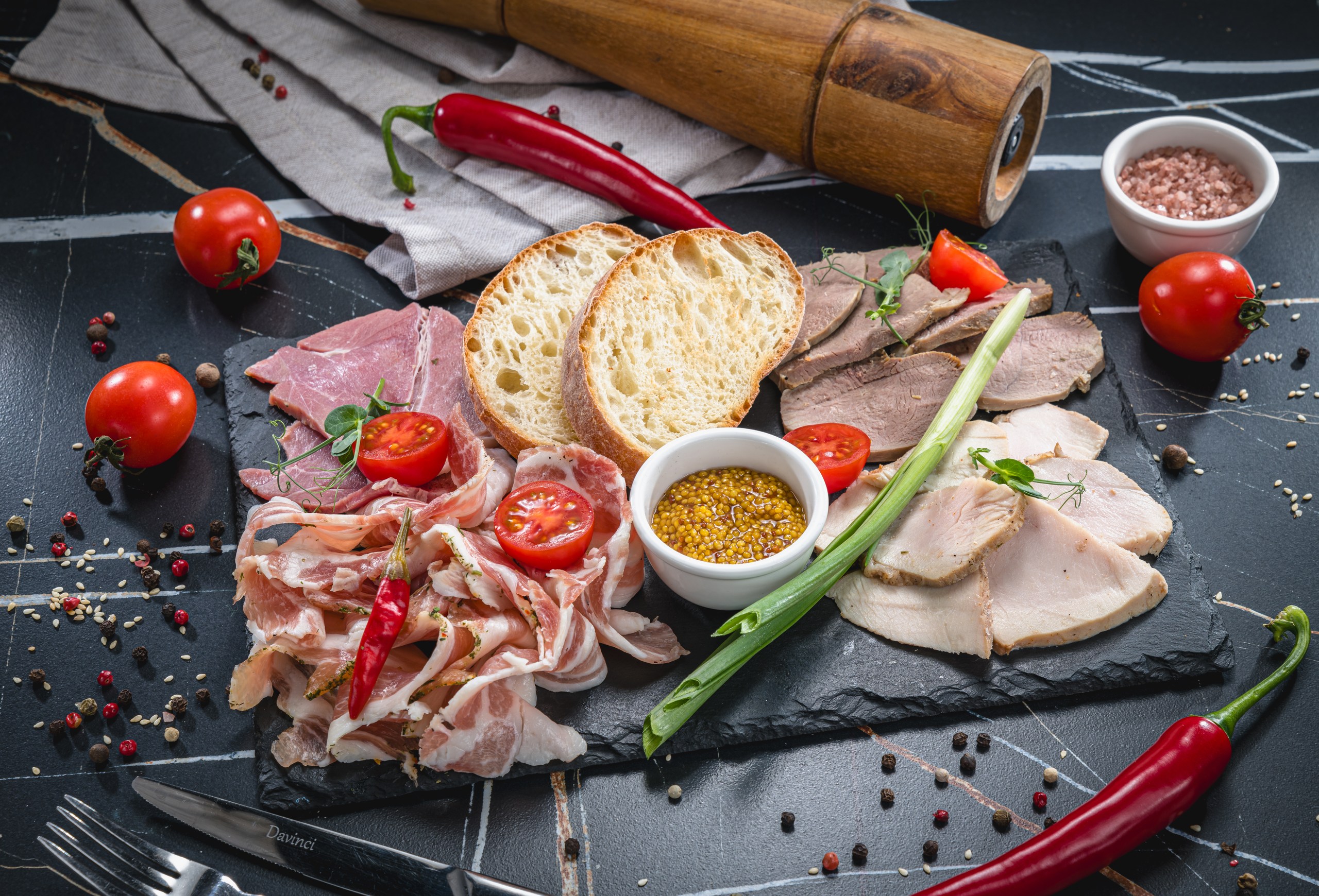 Мясные деликатесы собственного приготовления