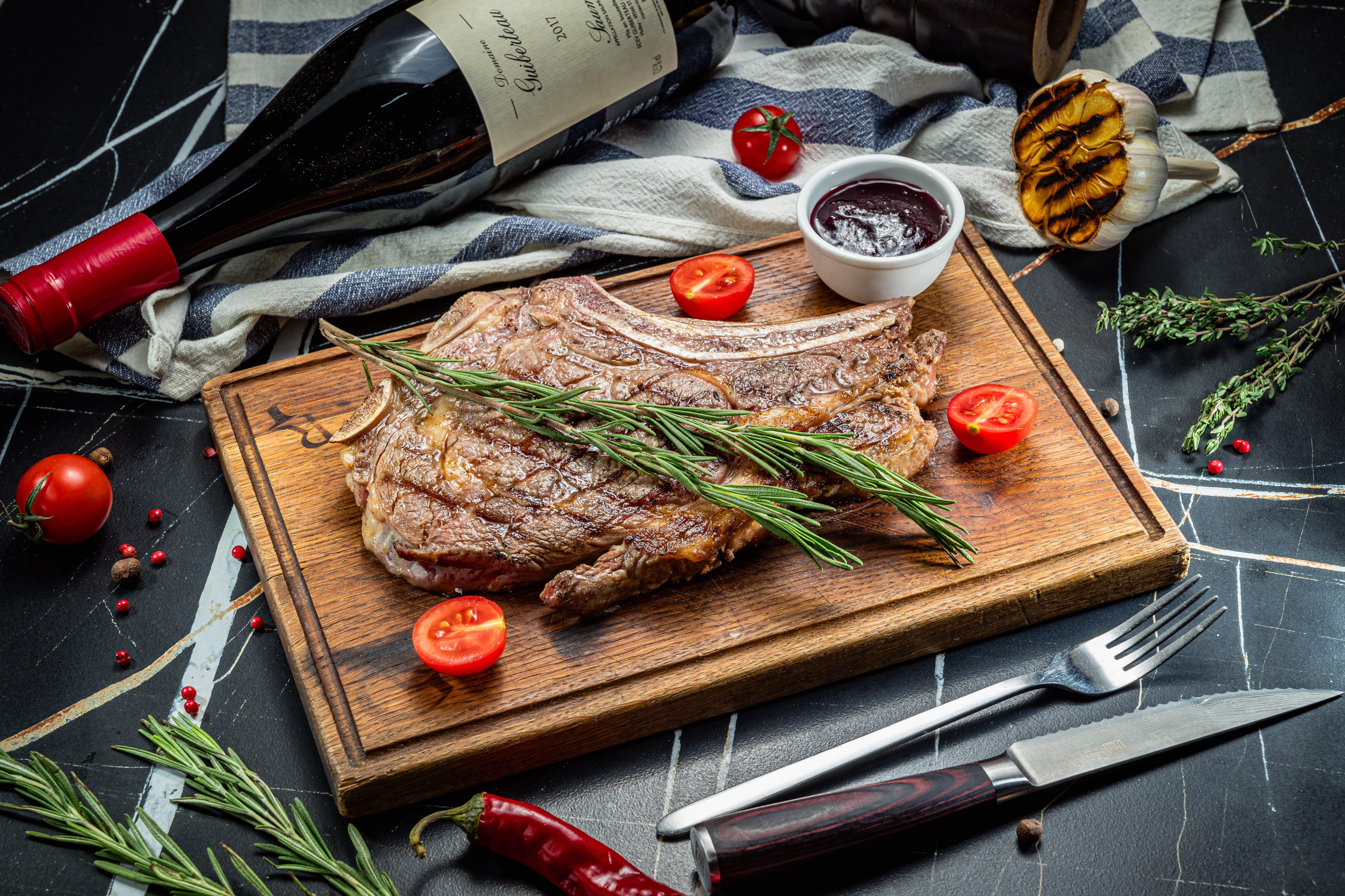 Стейк из телятины на кости