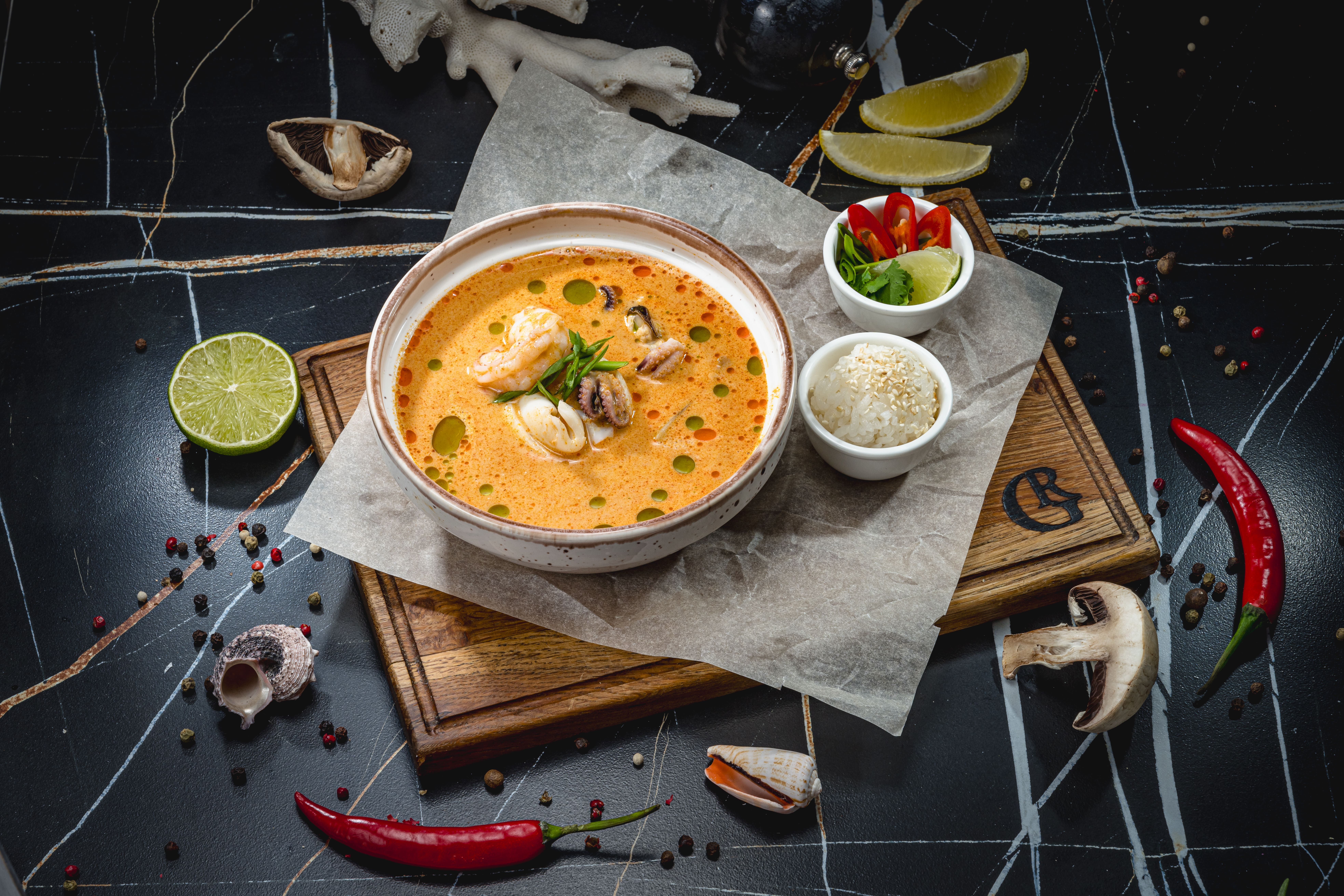 Том-ям с морепродуктами