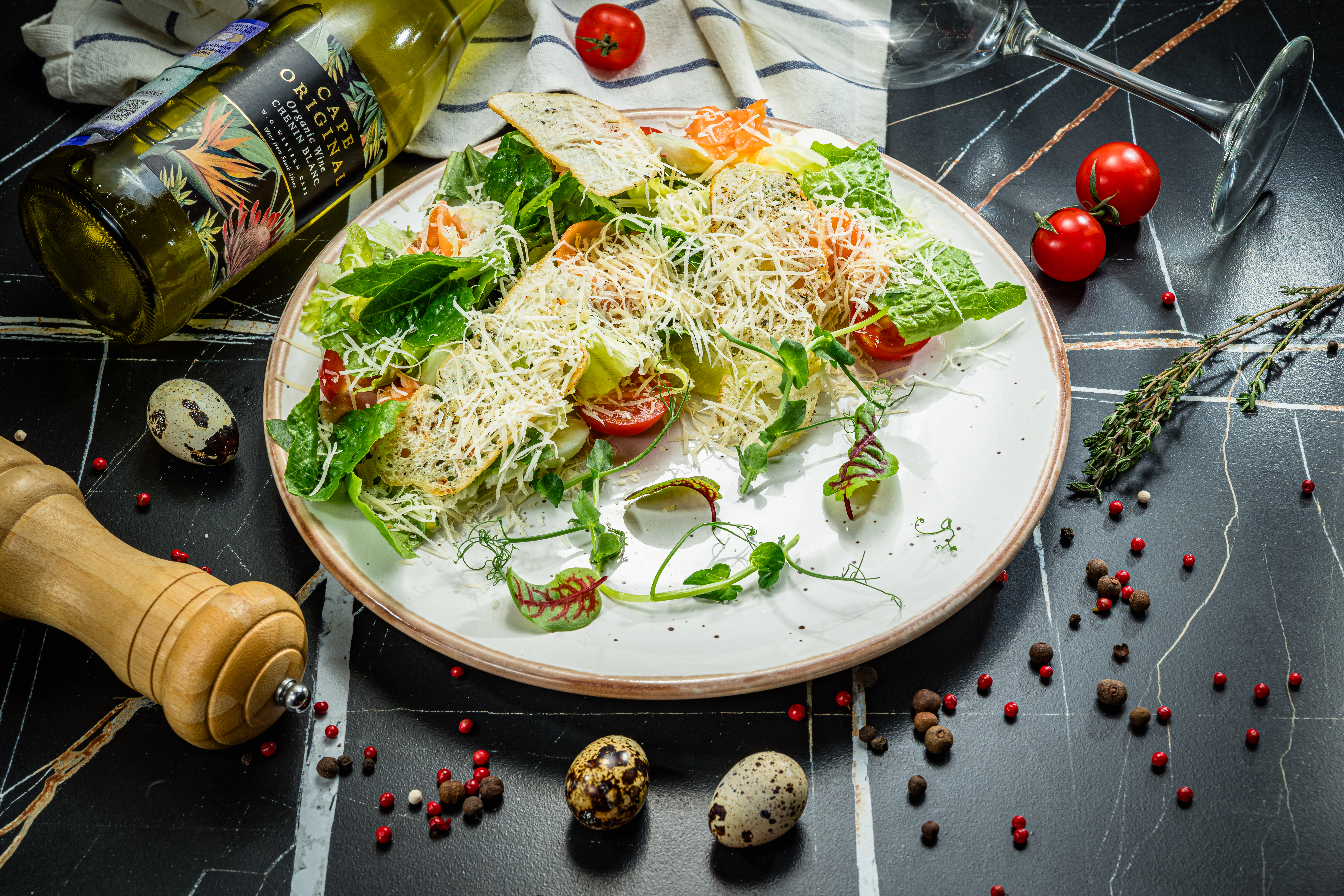 Цезарь со слабосоленой форелью