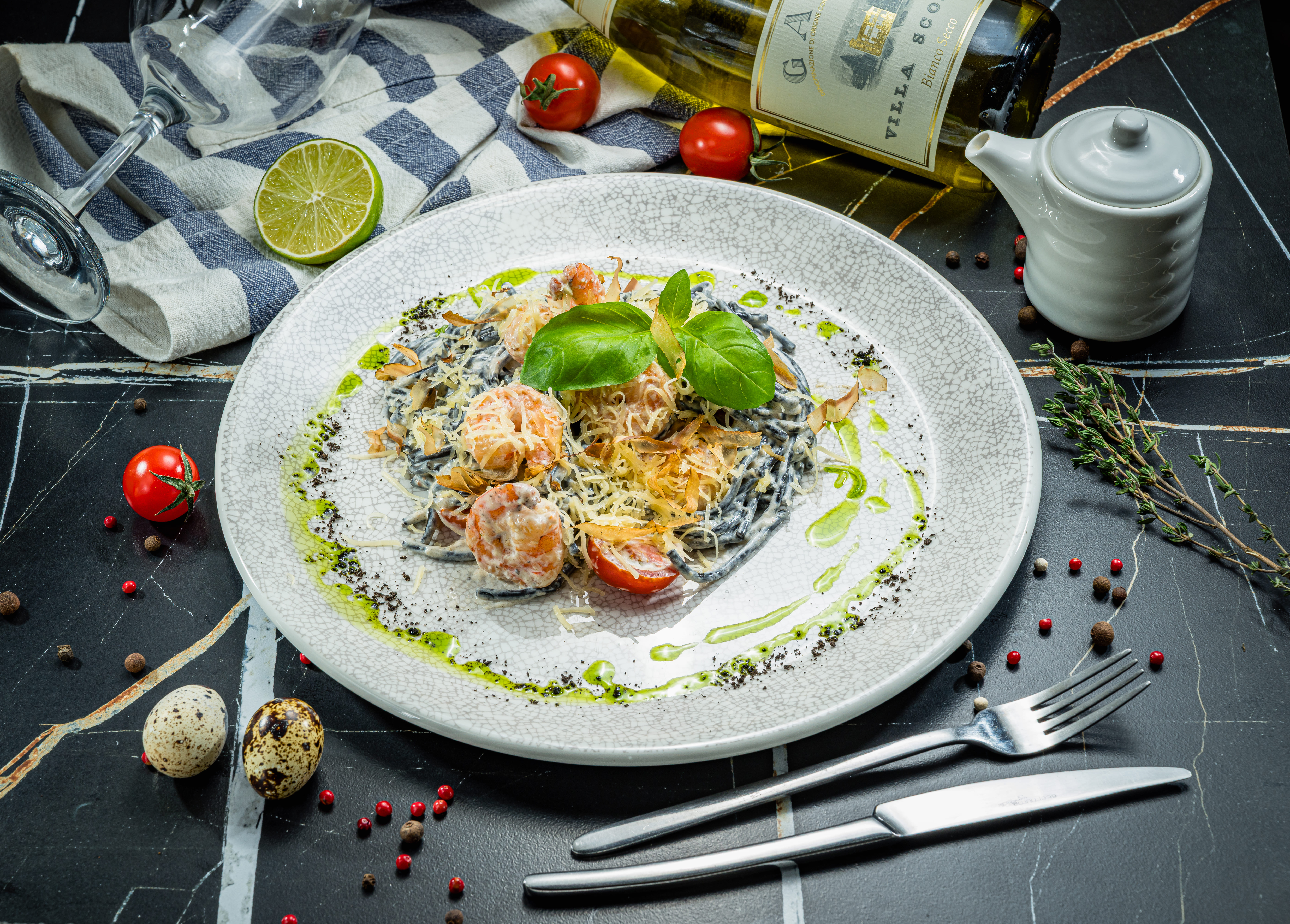 Спагетти неро с креветками