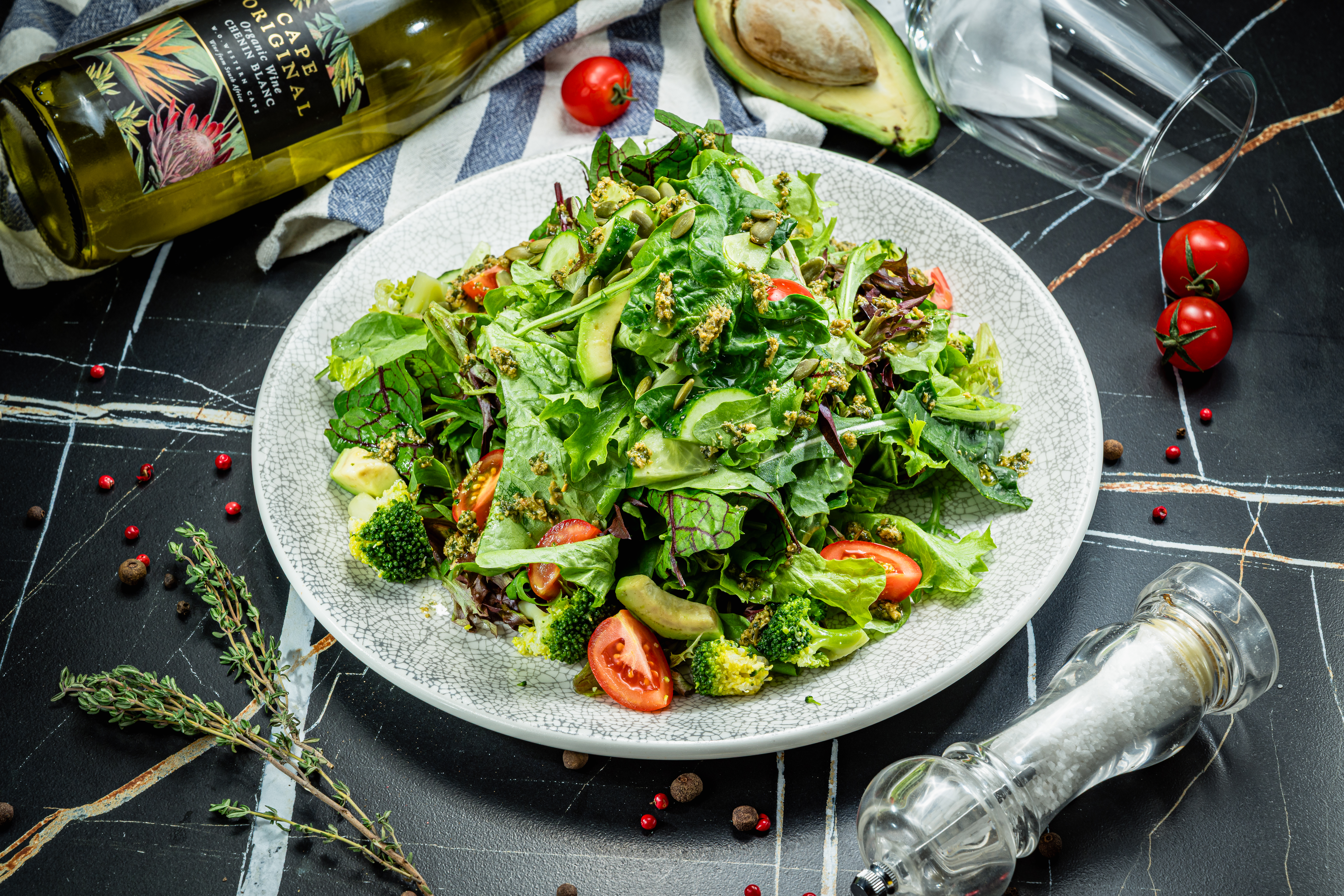 Большой зеленый салат