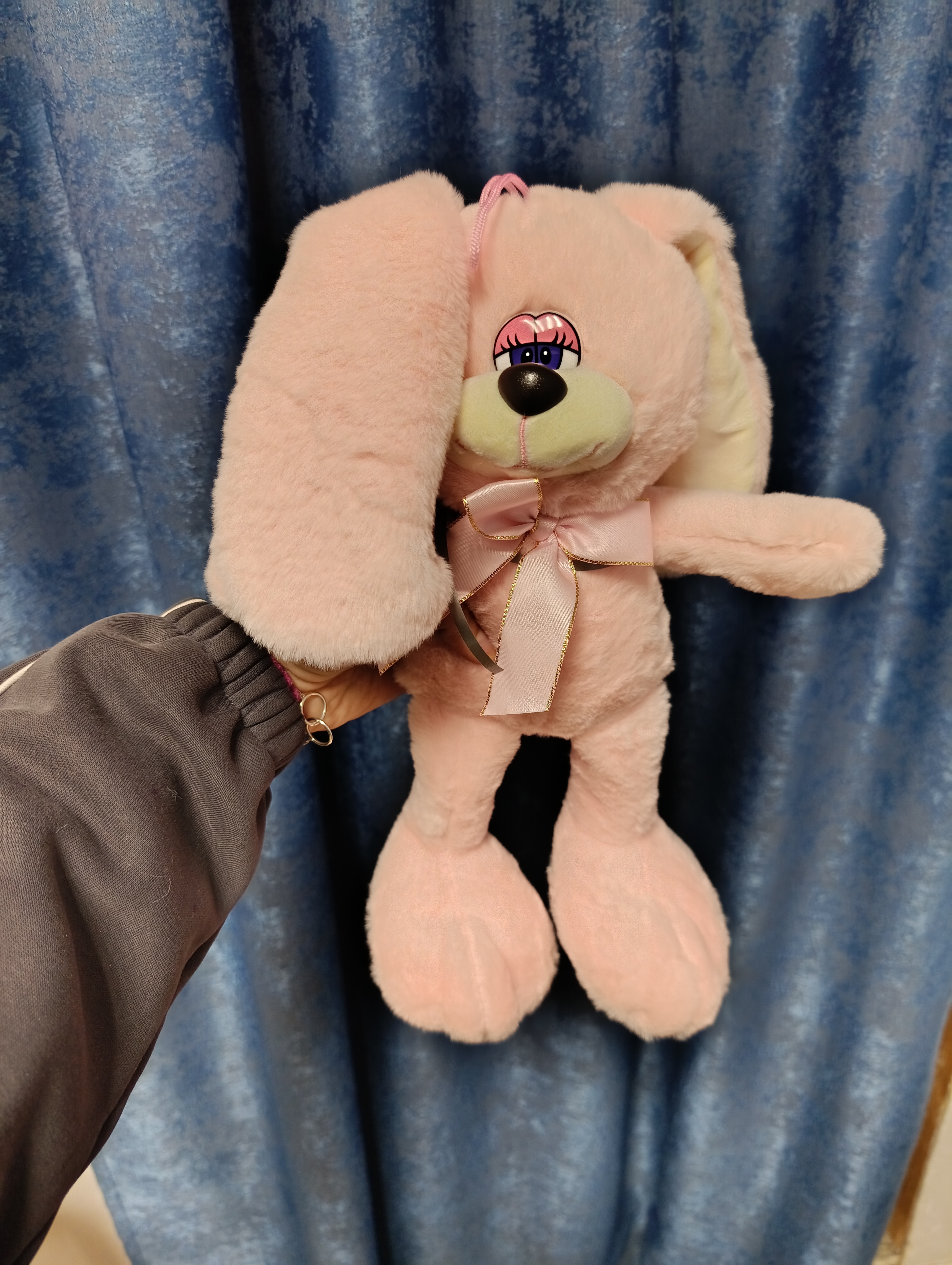 Заяц розовый