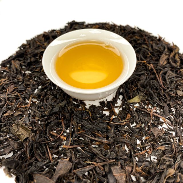 Вьетнам черный крупный лист (Việt Nam lá lớn đen) 100 гр