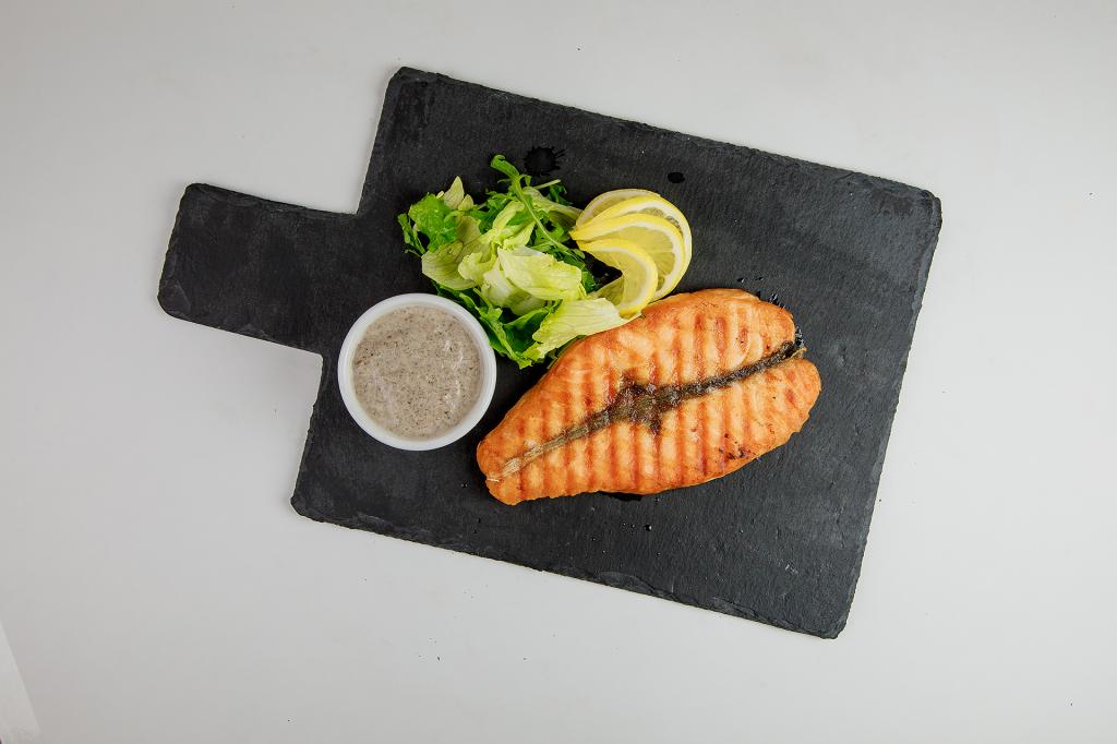 Стейк из лосося гриль