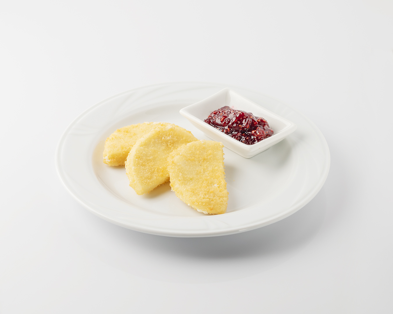 Сырные дольки с малиновым соусом