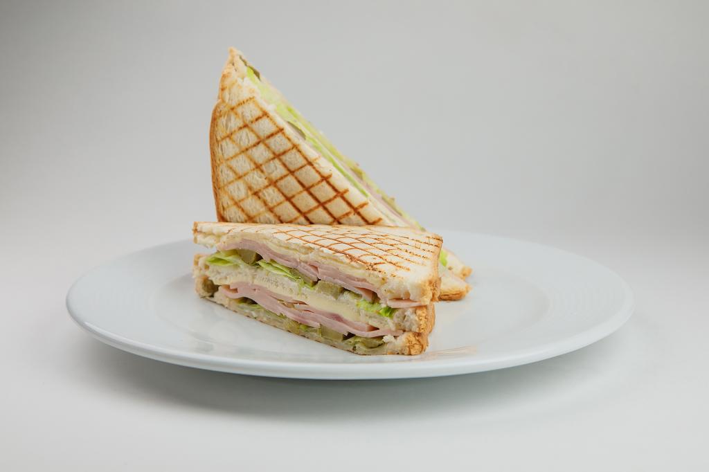 Сэндвич с ветчиной и сыром