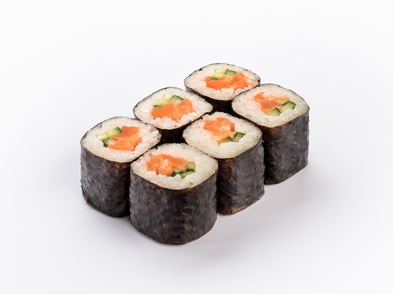 Ролл с лососем и огурцом