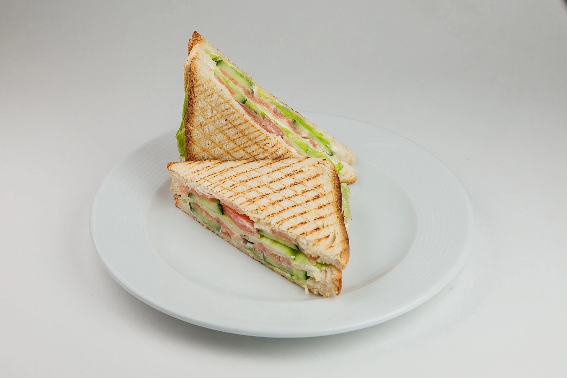 Сэндвич с копченым лососем