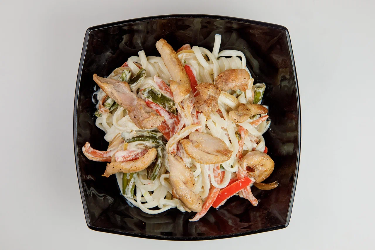 Лапша с курицей в сливках