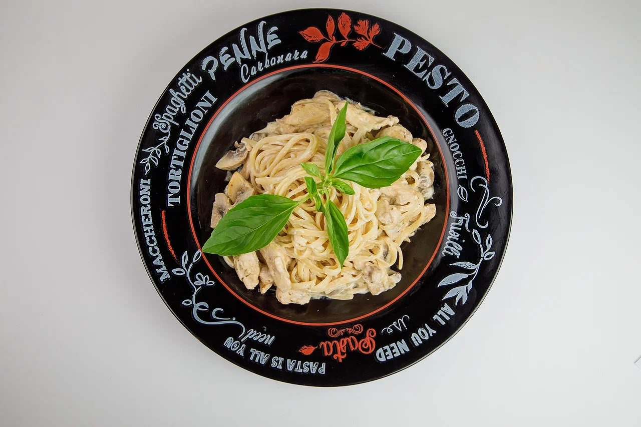 Спагетти с цыпленком песто