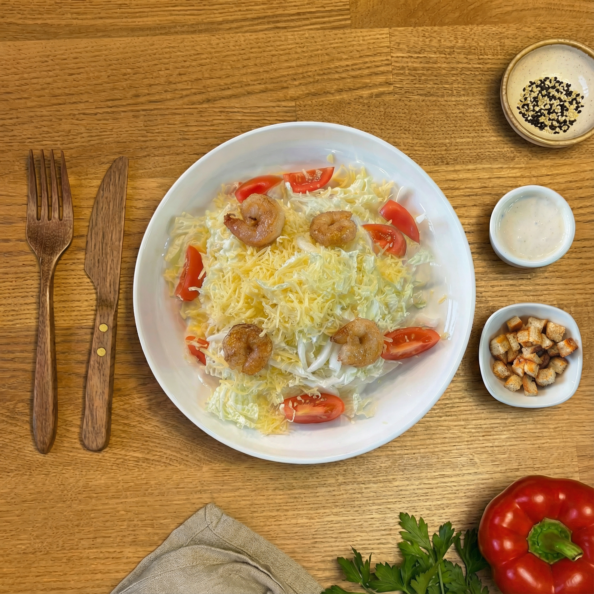 Салат цезарь с креветками