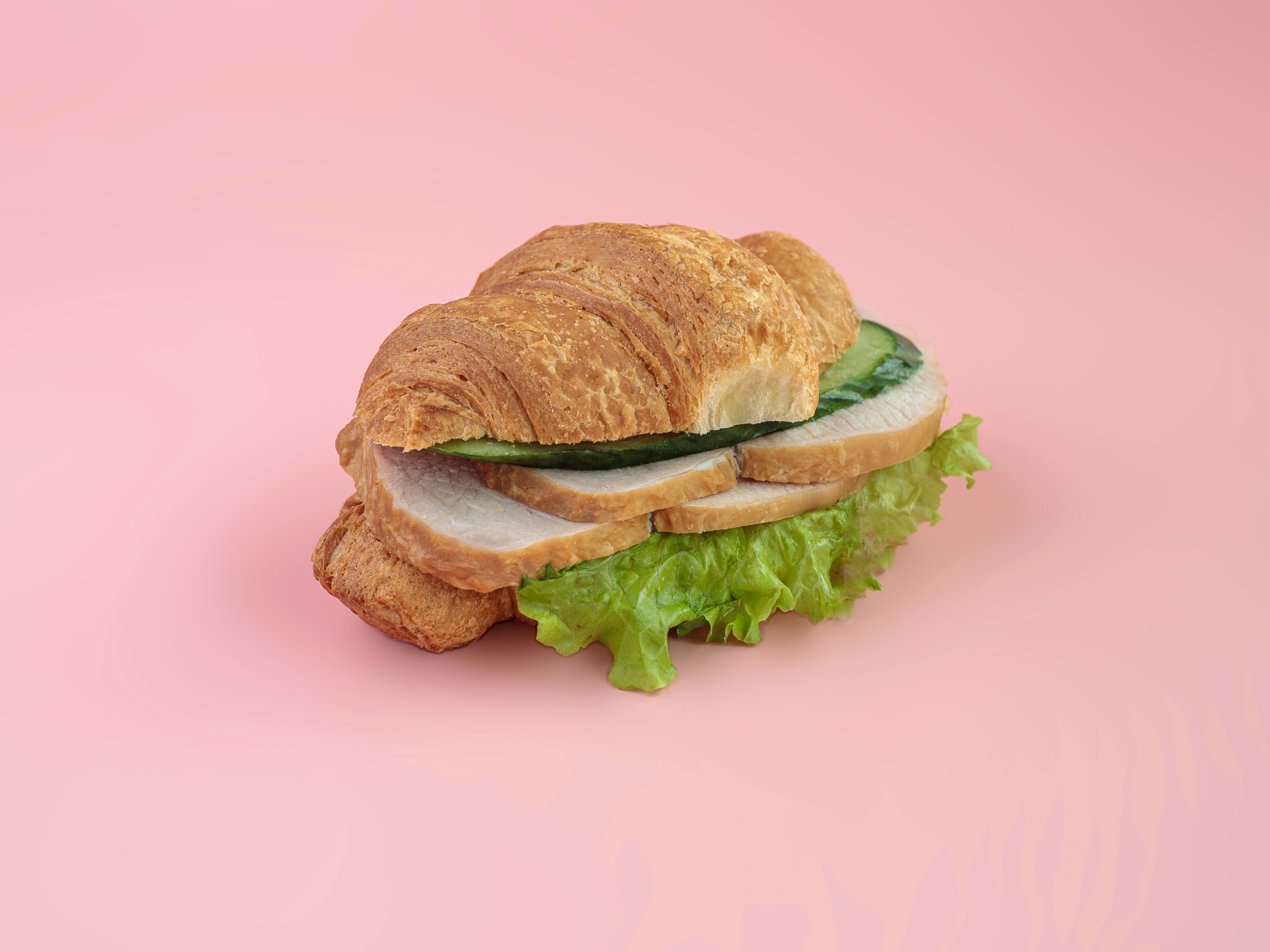 Круассан с копченым мясом