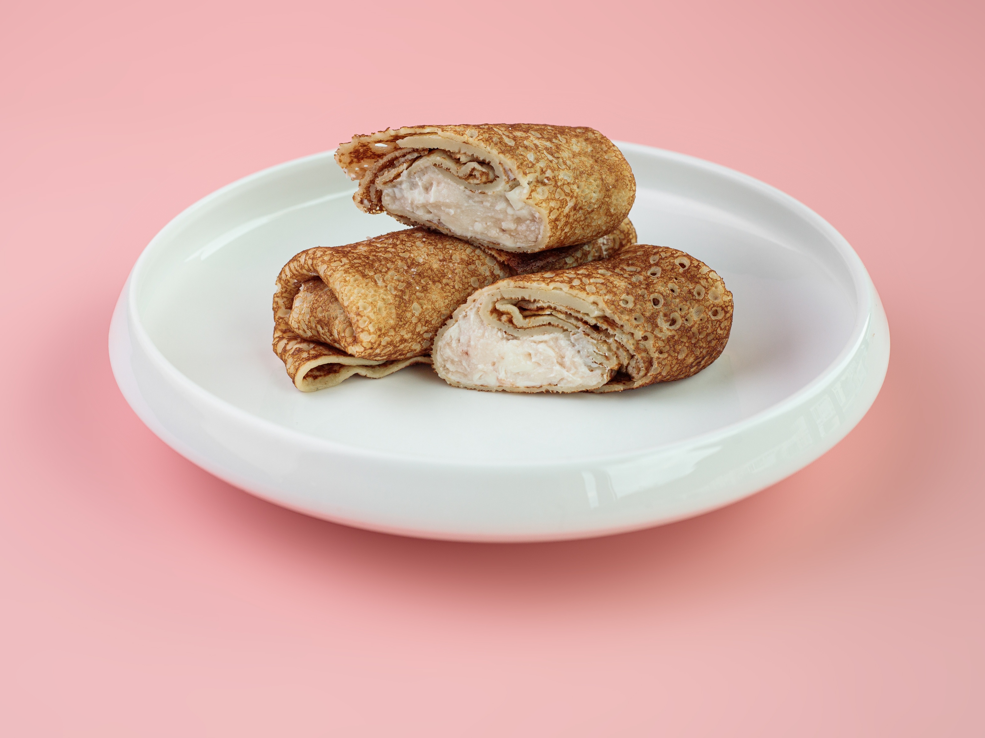 Блинчики с творожным кремом и брусникой