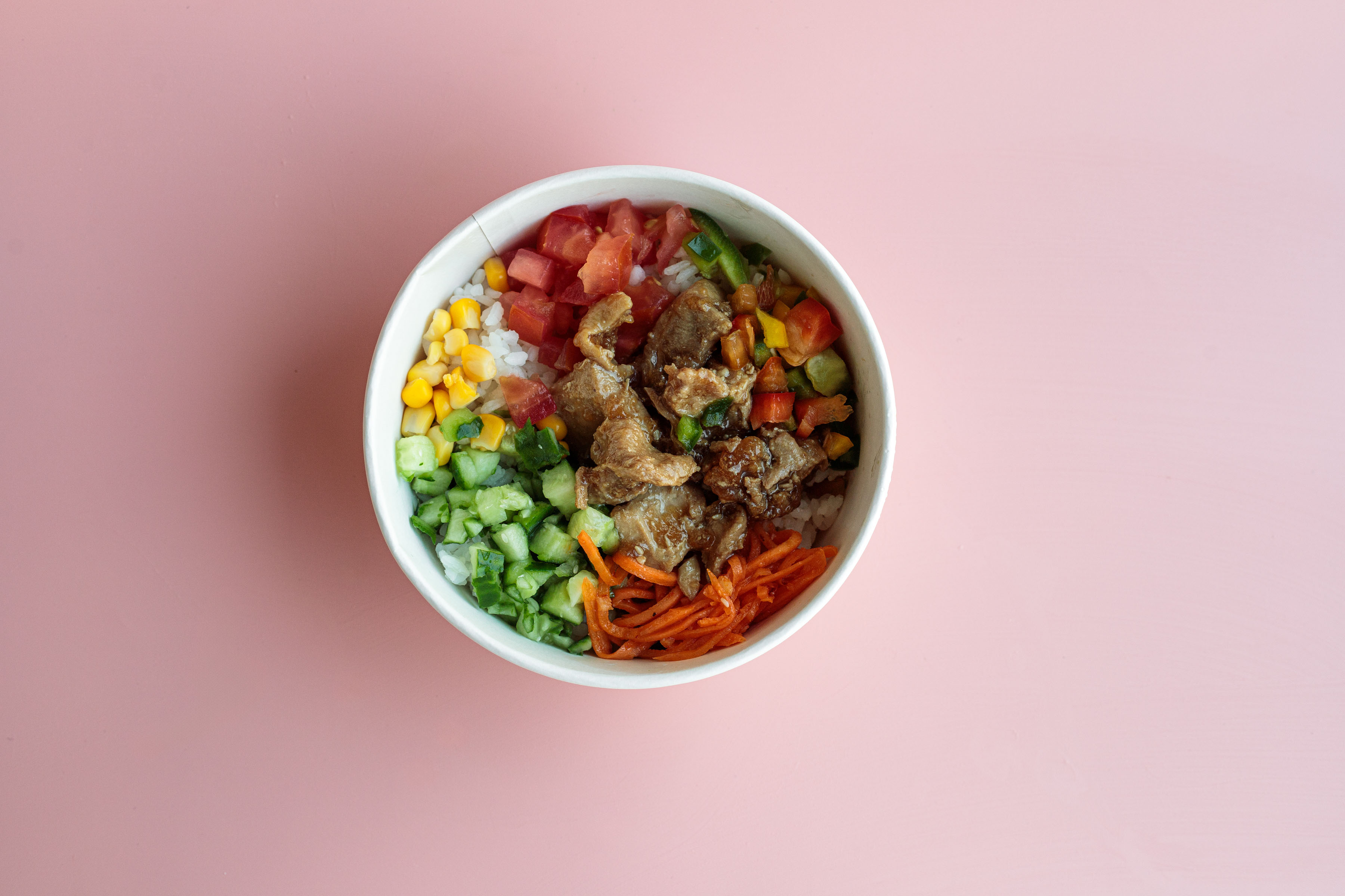 Салат Поке с мясом птицы в соусе терияки