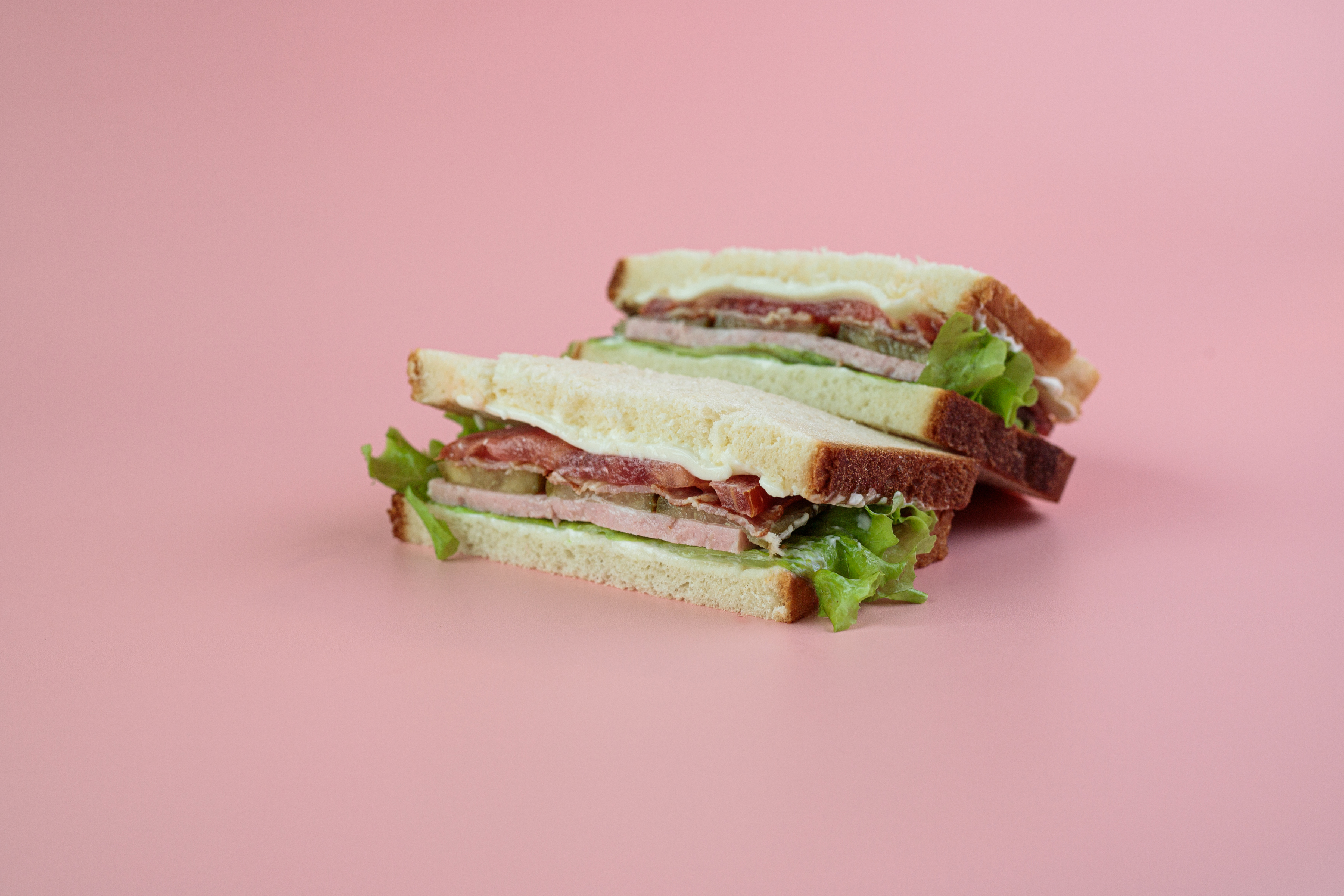 Сэндвич с ветчиной и беконом