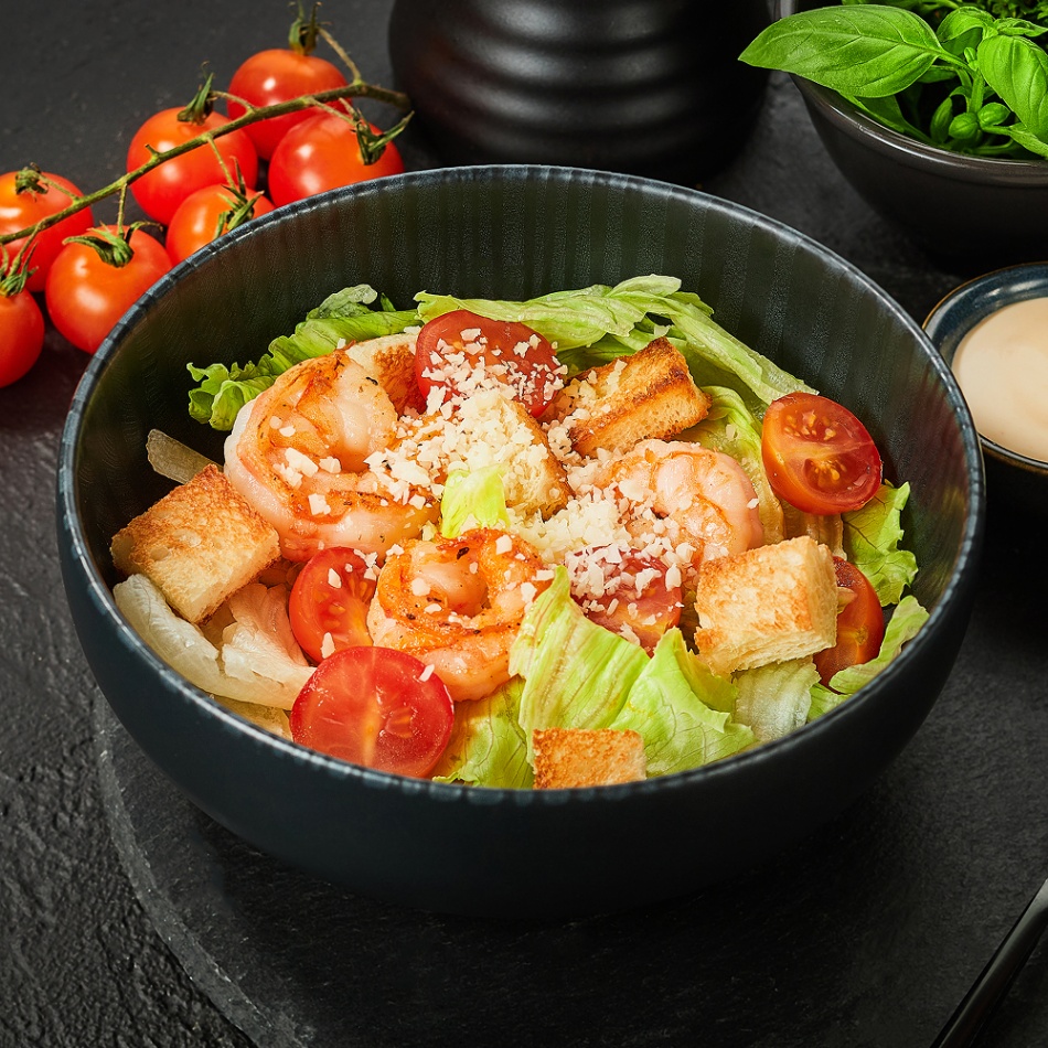 Салат Цезарь с креветками 