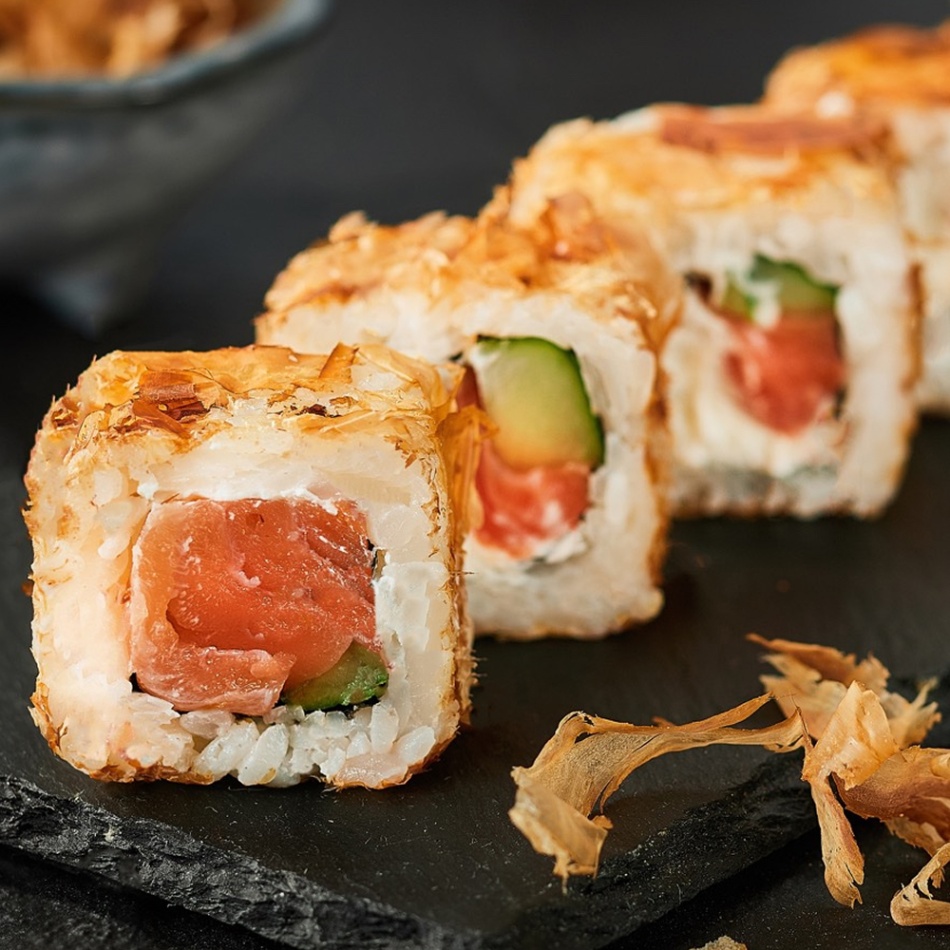 Ролл Бонито с лососем