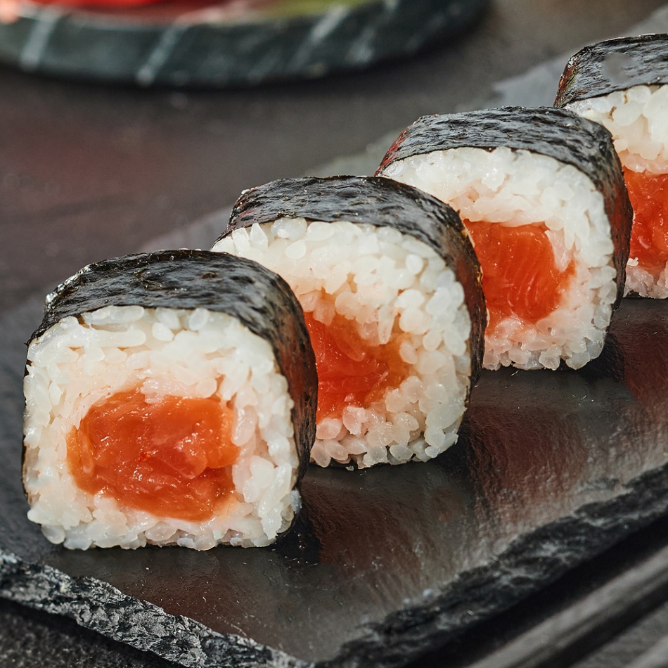 Ролл с лососем 