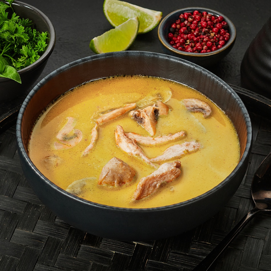 Том Кха с курицей