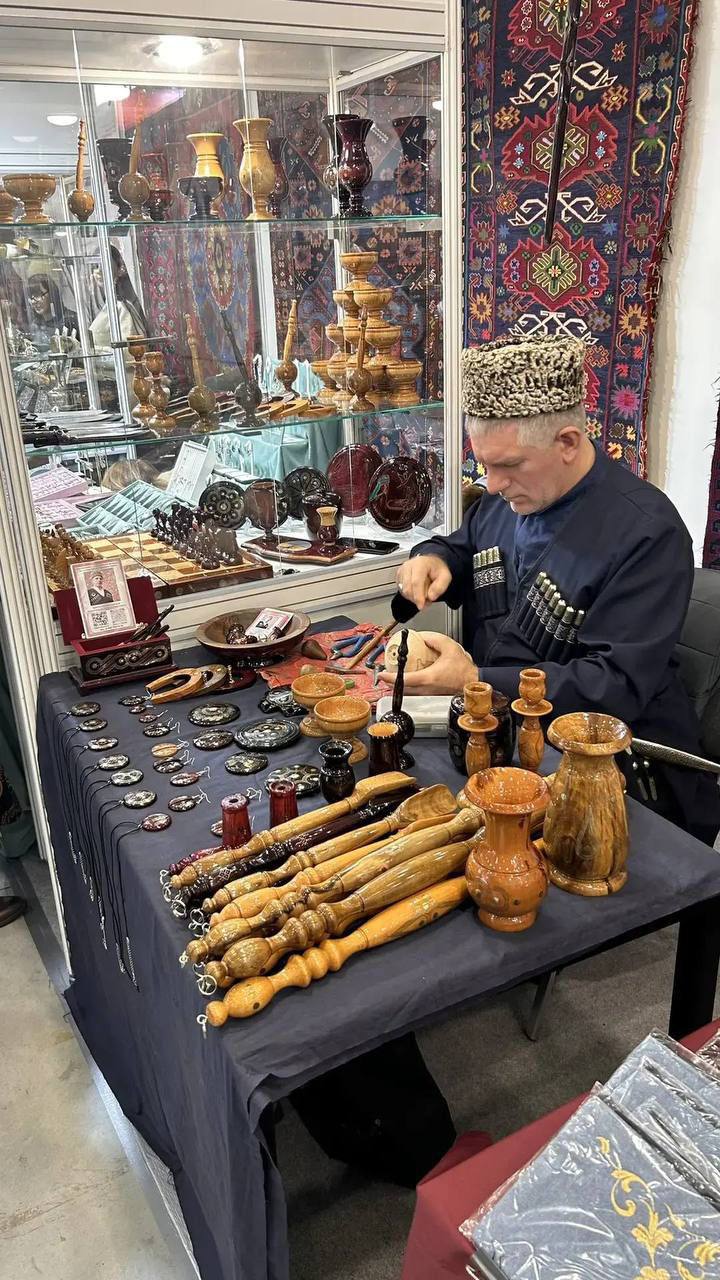 20 дагестанских мастеров представили свои работы на выставке «ЛАДЬЯ. Зимняя сказка–2025»