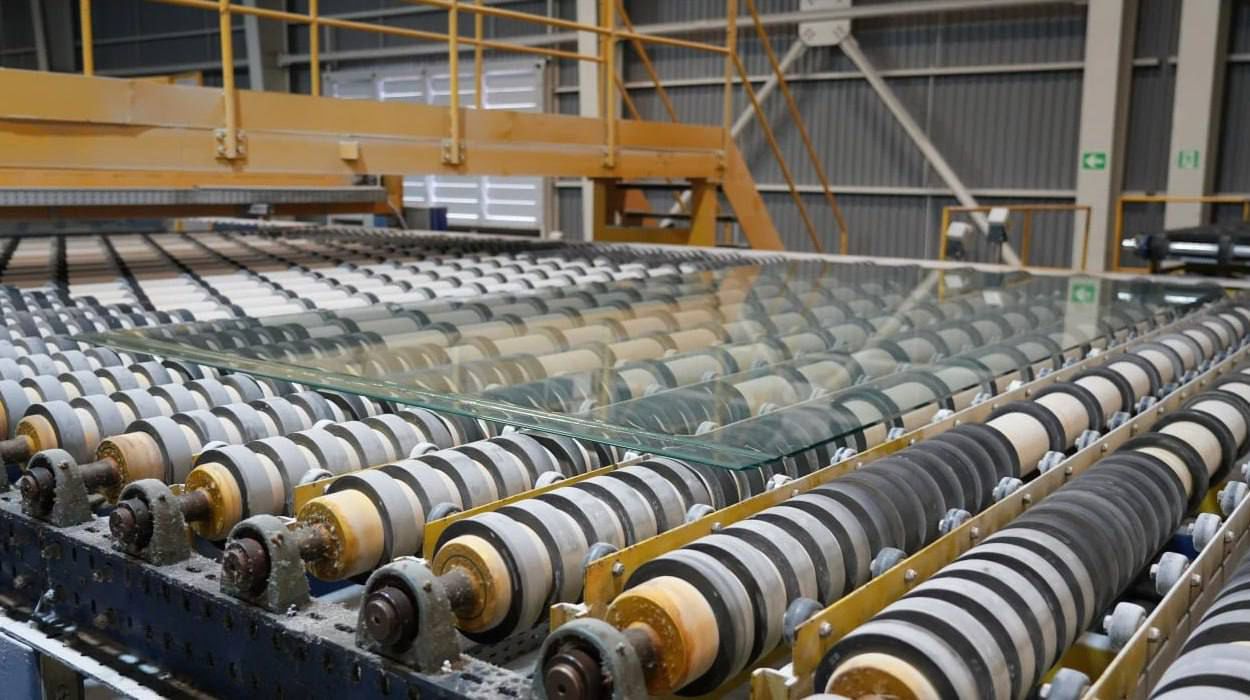 Солнцезащитные стекла начнут выпускать в Дагестане в 2026 году. Общий объем инвестиций - 2,4 млрд рублей