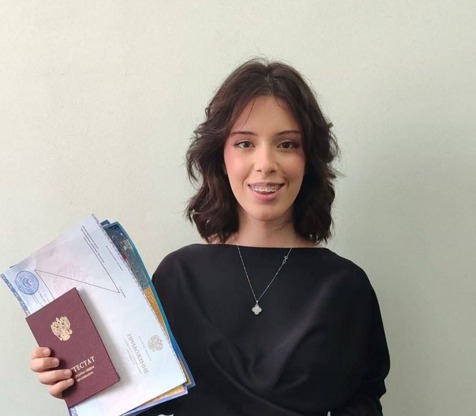 Ученица школы №2 Марьям Халилова набрала 100 баллов на ЕГЭ по информатике