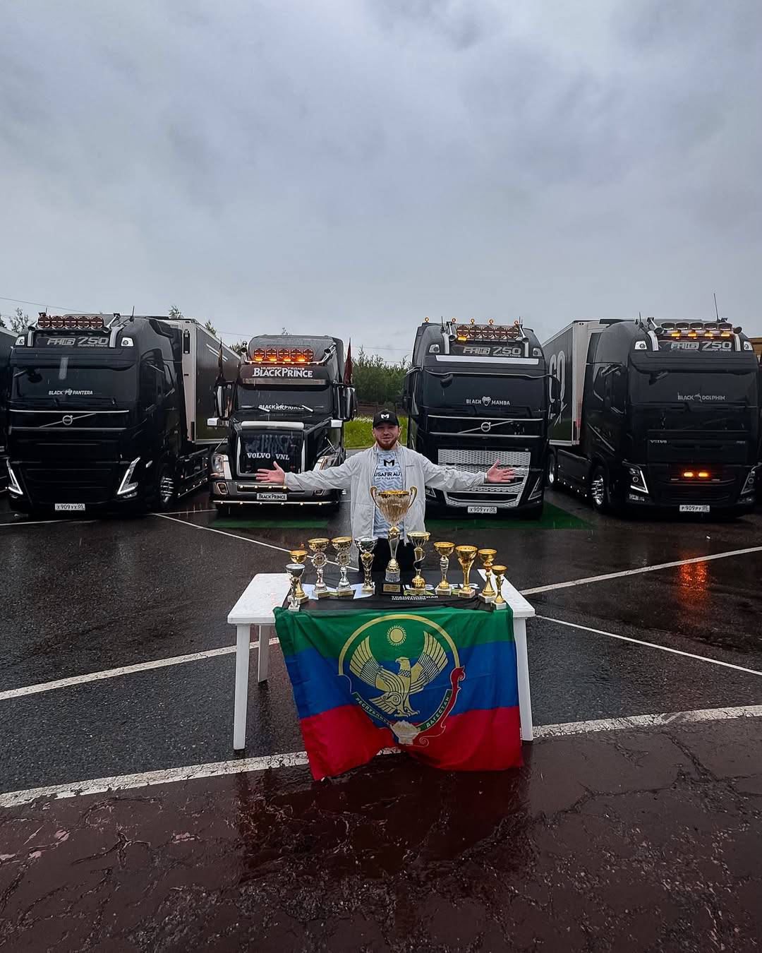 Известного автоблогера из Дагестана Хабиба Мусафира, а также его компанию и грузовики, признали лучшими на международном фестивале в Москве