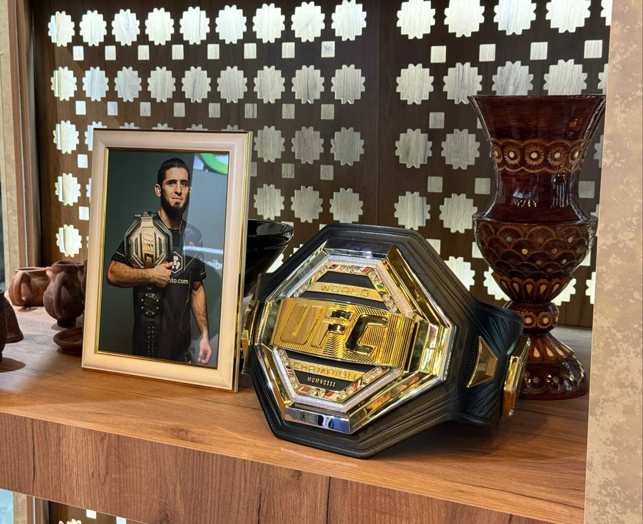 Чемпионский пояс UFC Ислама Махачева представлен на стенде Дагестана на Кавказском инвестиционном форуме