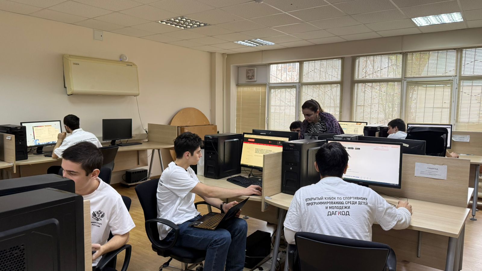 В ДГУ подвели итоги первого открытого кубка по спортивному программированию «ДагКод»