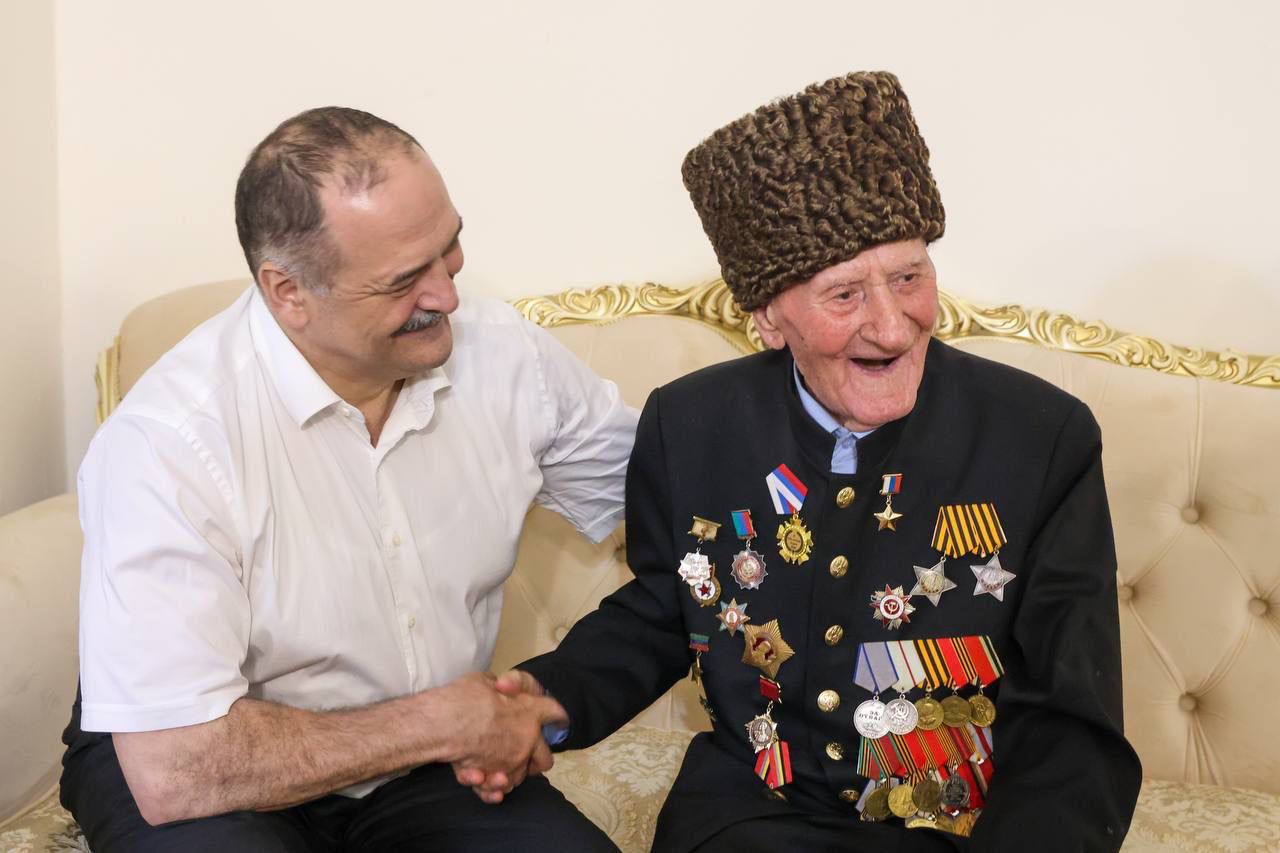 В Дагестане ветерана Великой Отечественной войны поздравили со 102-летием